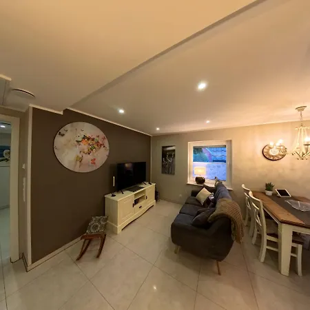 Appartement Eine Sehr Gemuetliche Erdgeschoss *